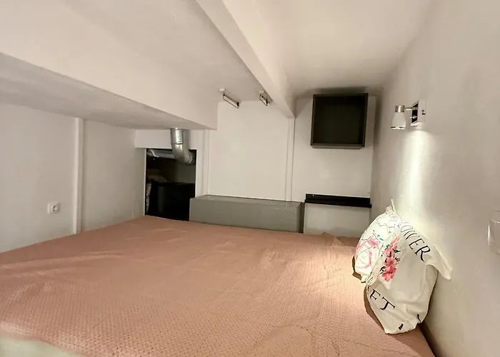 Cozy 2 Level Mini Loft In Вильнюс