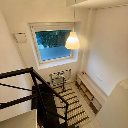 Cozy 2 Level Mini Loft In Апартаменти *